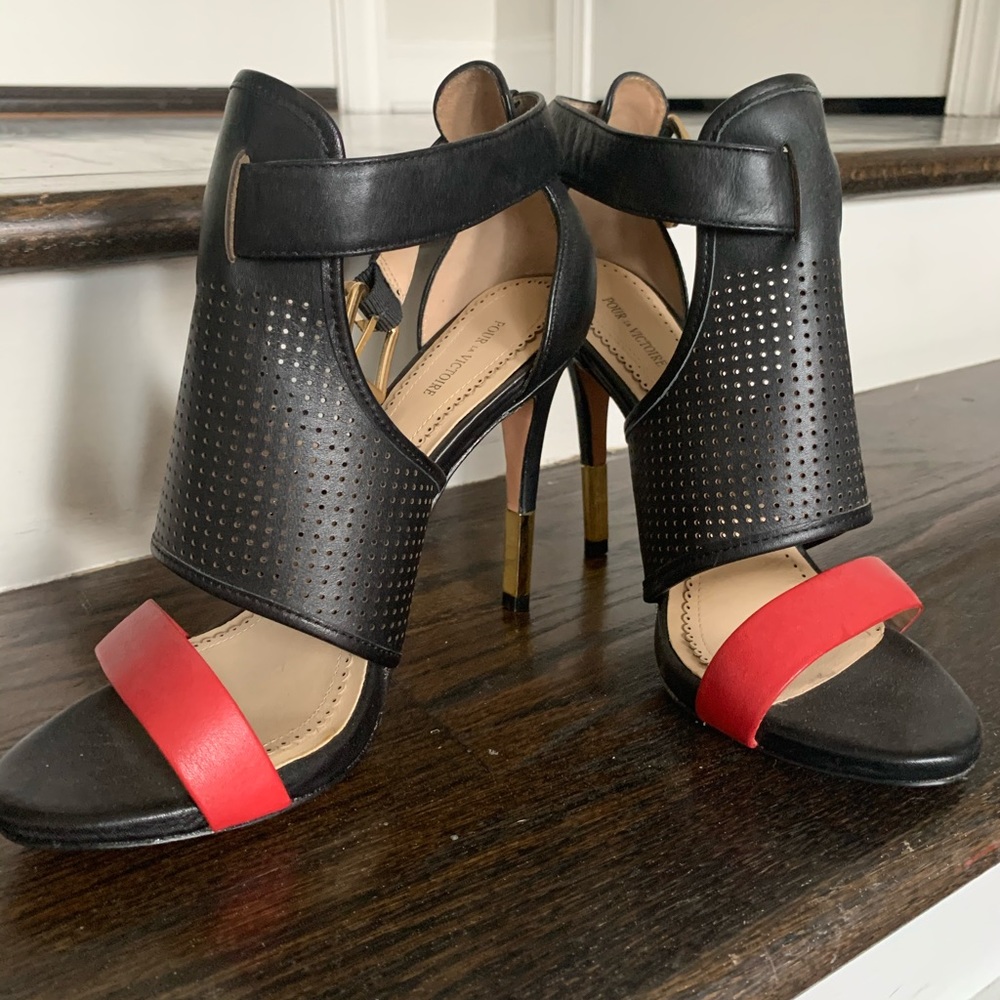 Pour La Victoire black pumps